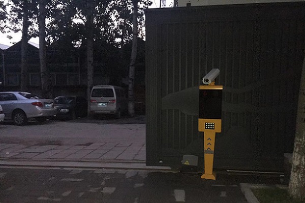 北京本生裝飾公司車牌識別道閘系統(tǒng)安裝工程