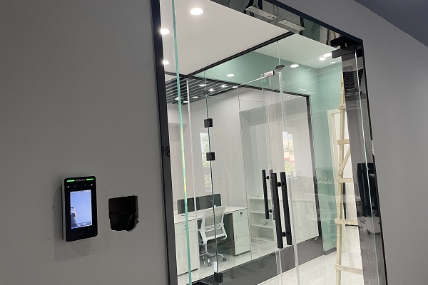 昌翼（北京）文化傳播有限公司?？低暼四樧R別門禁安裝工程