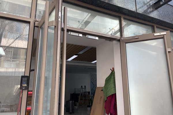 北京明灝科技公司?？低暼四樧R別遠(yuǎn)程開門門禁安裝工程